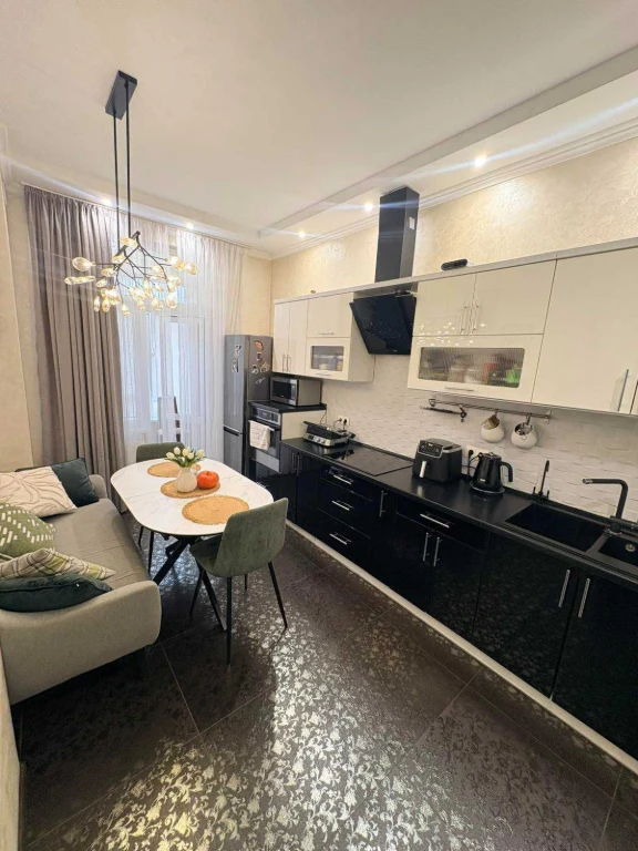 Sale of 1-room apartment on Chornovola Avenue, "Sunrise Sun" residential complex