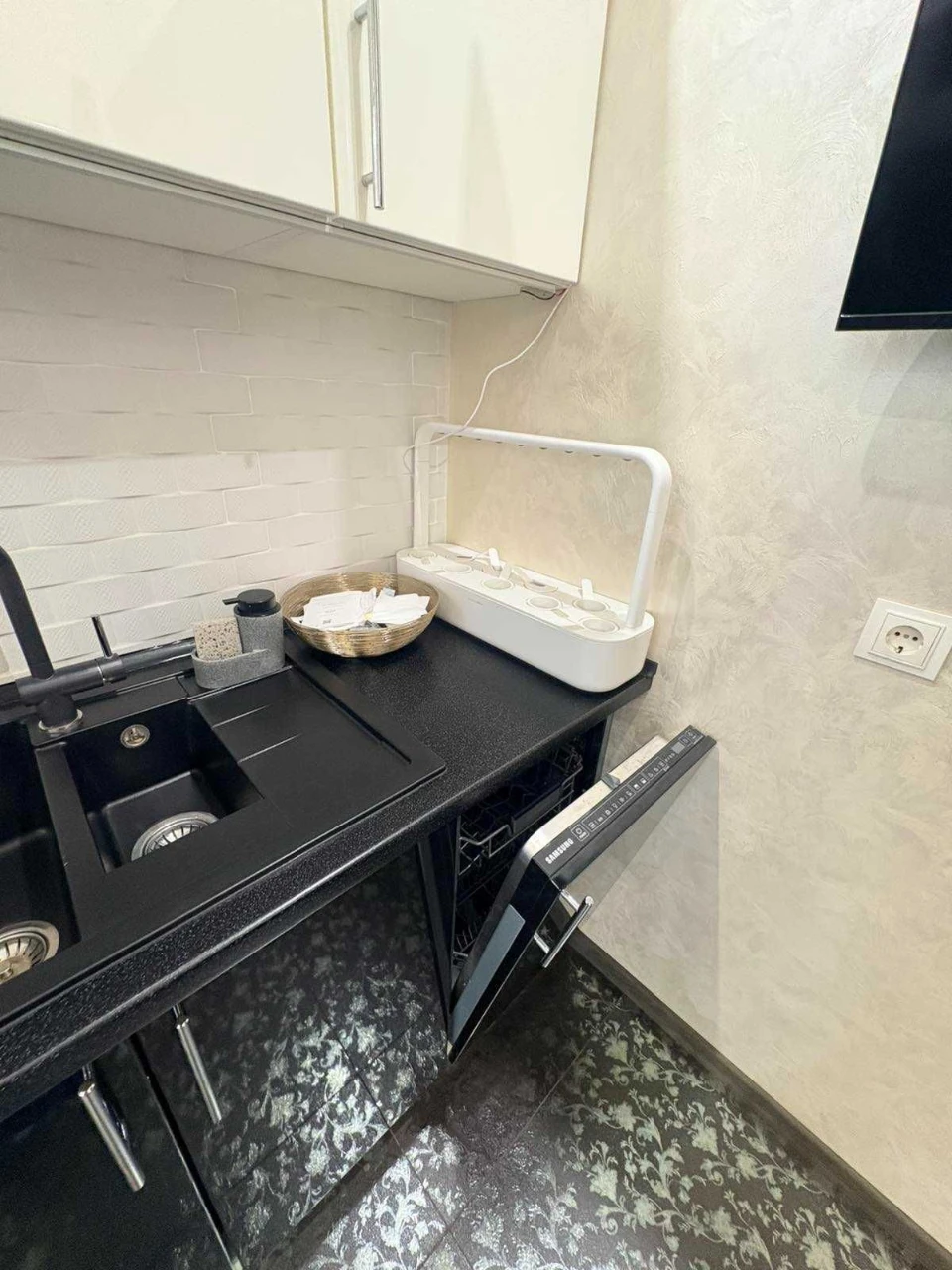 Sale of 1-room apartment on Chornovola Avenue, "Sunrise Sun" residential complex