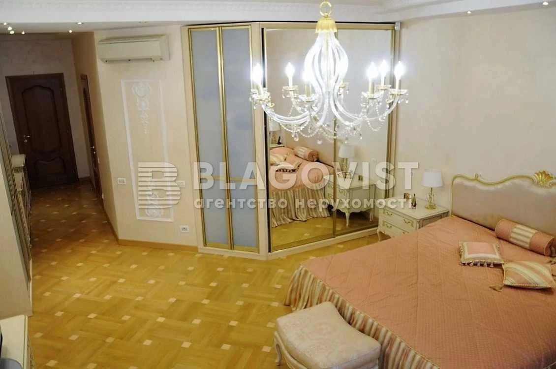 Продаж 4к квартира з чудовим краєвидом на Дніпро, вул. Старо