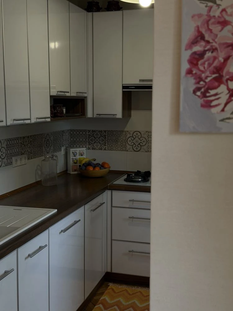 Продається уютная 3-комнатная квартира с гаражом