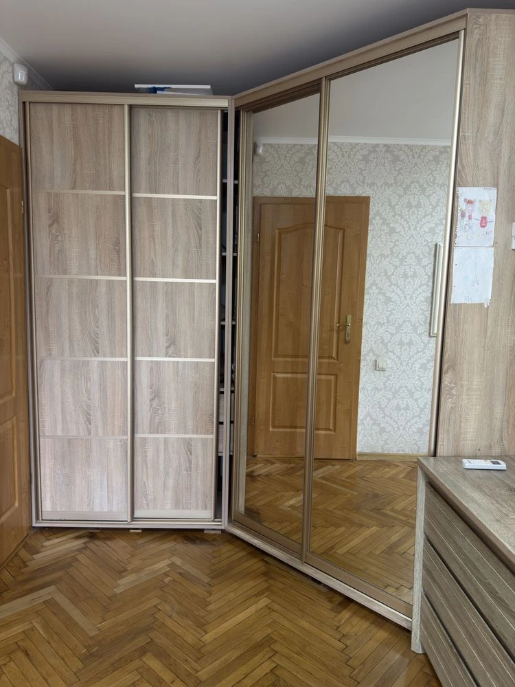 Продається уютная 3-комнатная квартира с гаражом