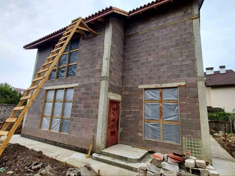 House. Odesa, Nedelina