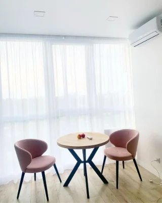 Власник.Поруч Печерськ.