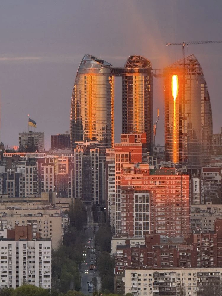 Власник.Поруч Печерськ.