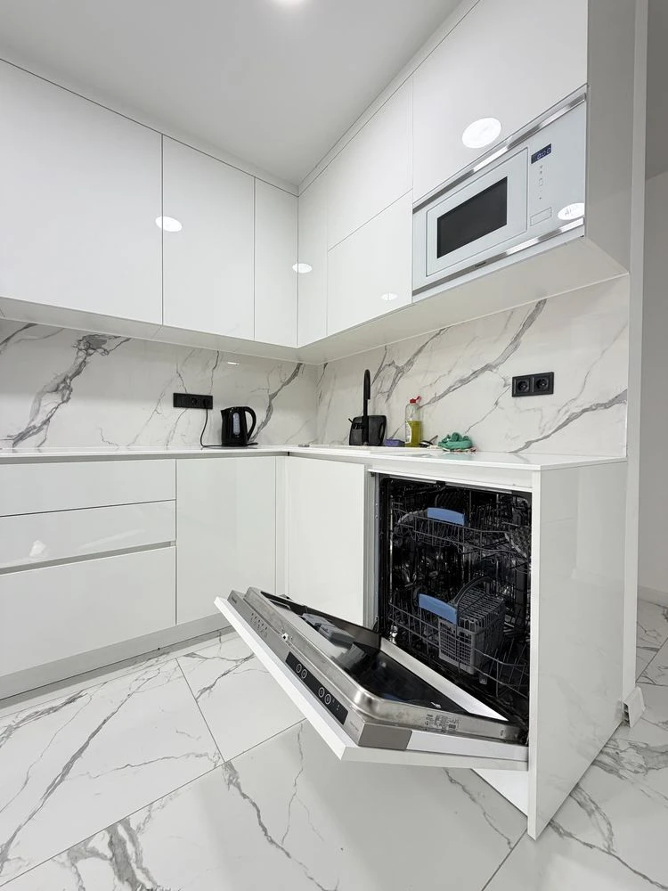 For Sale: 3-room apartment in a New Building in the Center with Euro-renovation, 90 sq m