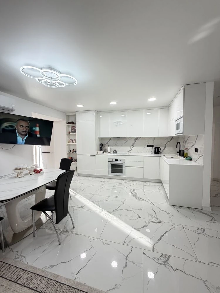 For Sale: 3-room apartment in a New Building in the Center with Euro-renovation, 90 sq m