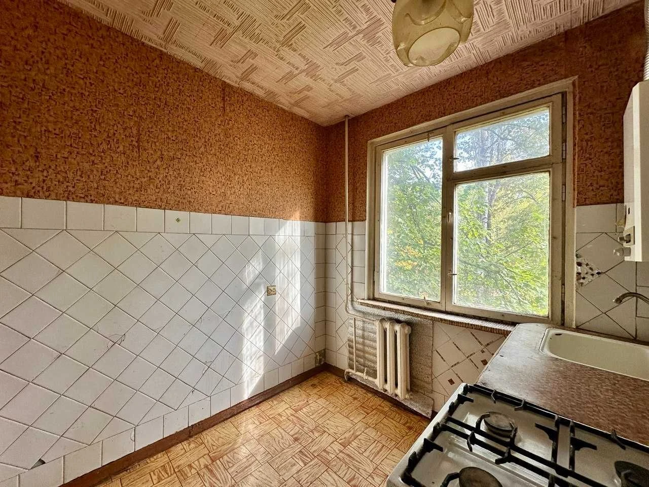 Двокімнатна квартира 45м2, житловий стан, 2-й поверх, р-н 12 школи