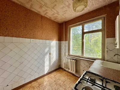 Двокімнатна квартира 45м2, житловий стан, 2-й поверх, р-н 12 школи