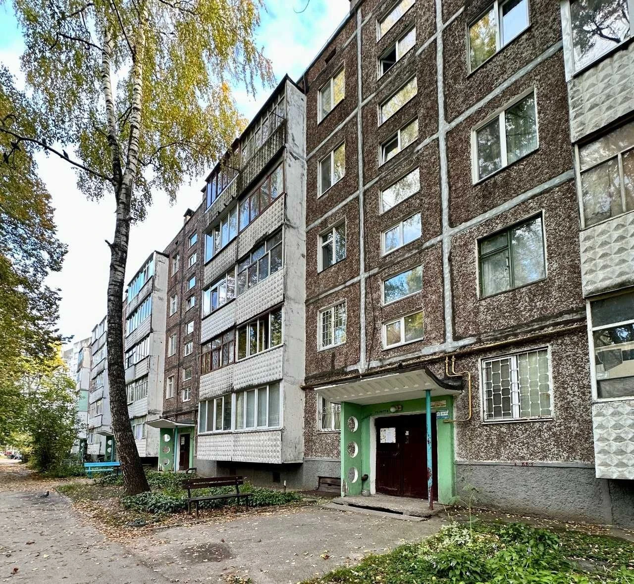 Двокімнатна квартира 45м2, житловий стан, 2-й поверх, р-н 12 школи