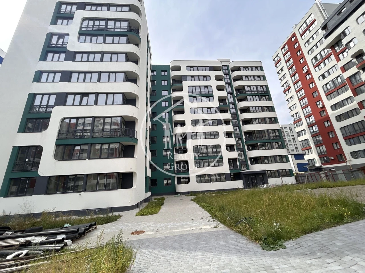 2-bedroom apartment in new building under construction! Complex on Truskavets Street