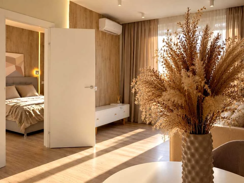 Apartment. Дніprovska naberezhna, 18-A