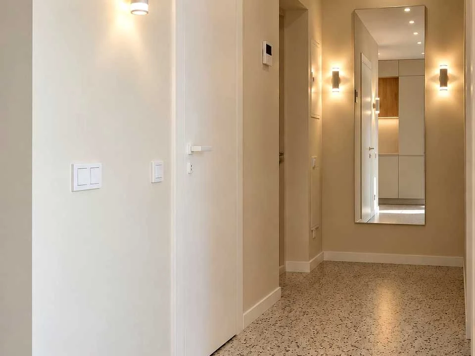 Apartment. Дніprovska naberezhna, 18-A