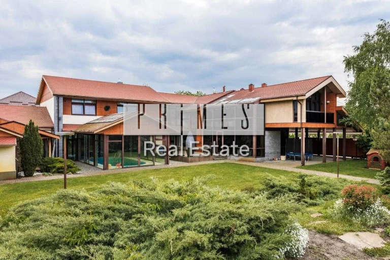 Sale of a Modern-Style House on the First Line in Dnipro, Осокор