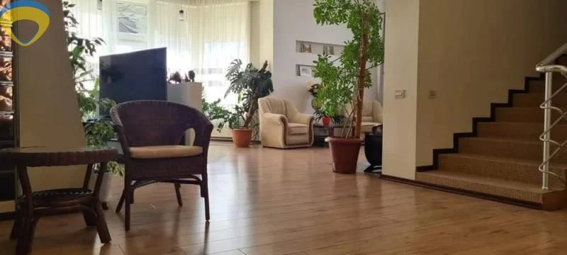 Предлагается к продаже 2- х эт. современный дом на Б.Фонтане