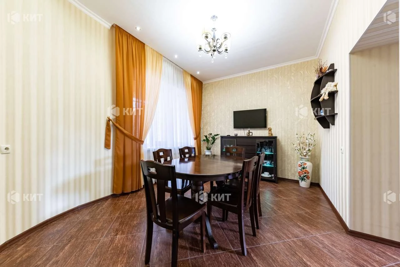 Салтівка (Салтовка, метро Героев труда, МЖК), 230 м2, 4,5 со