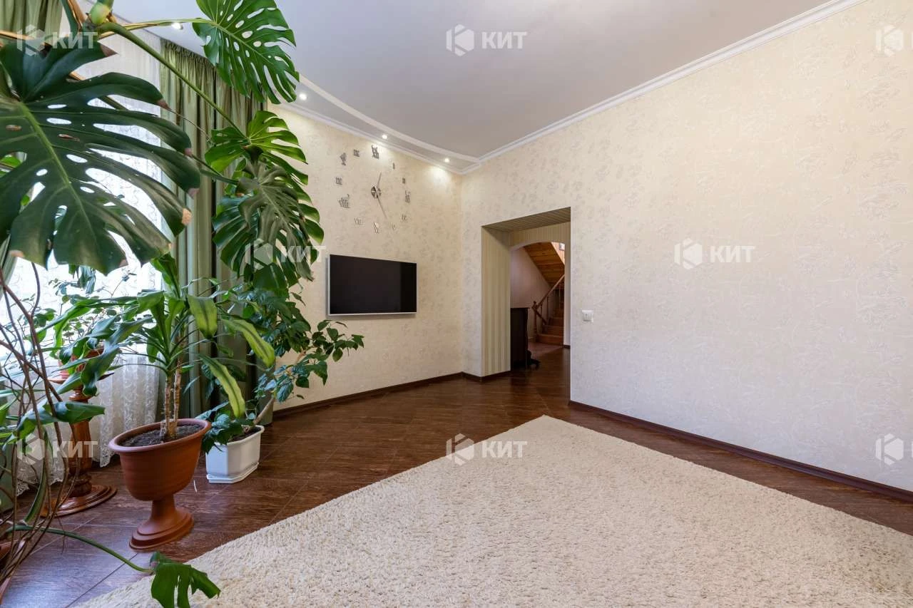 Салтівка (Салтовка, метро Героев труда, МЖК), 230 м2, 4,5 со