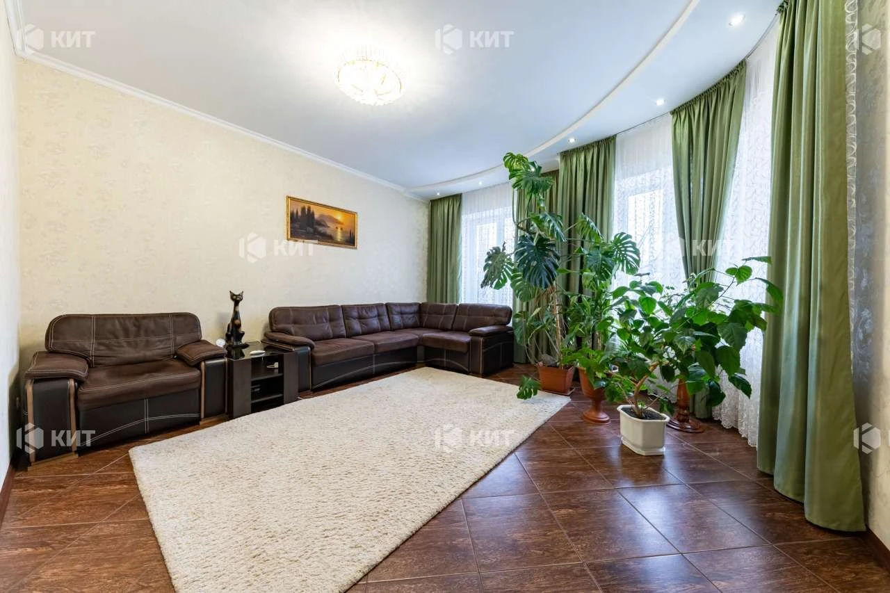 Салтівка (Салтовка, метро Героев труда, МЖК), 230 м2, 4,5 со