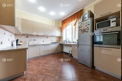 Салтівка (Салтовка, метро Героев труда, МЖК), 230 м2, 4,5 со