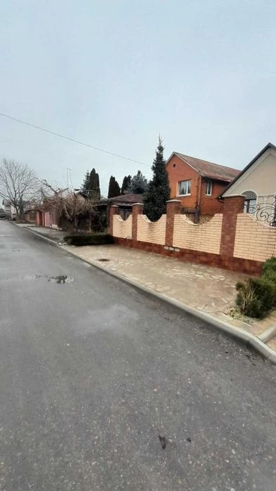 Urgent sale of a house for two families, Dniprovsky district