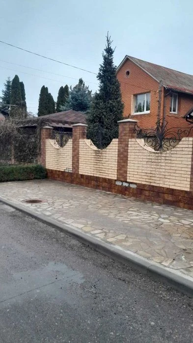 Urgent sale of a house for two families, Dniprovsky district