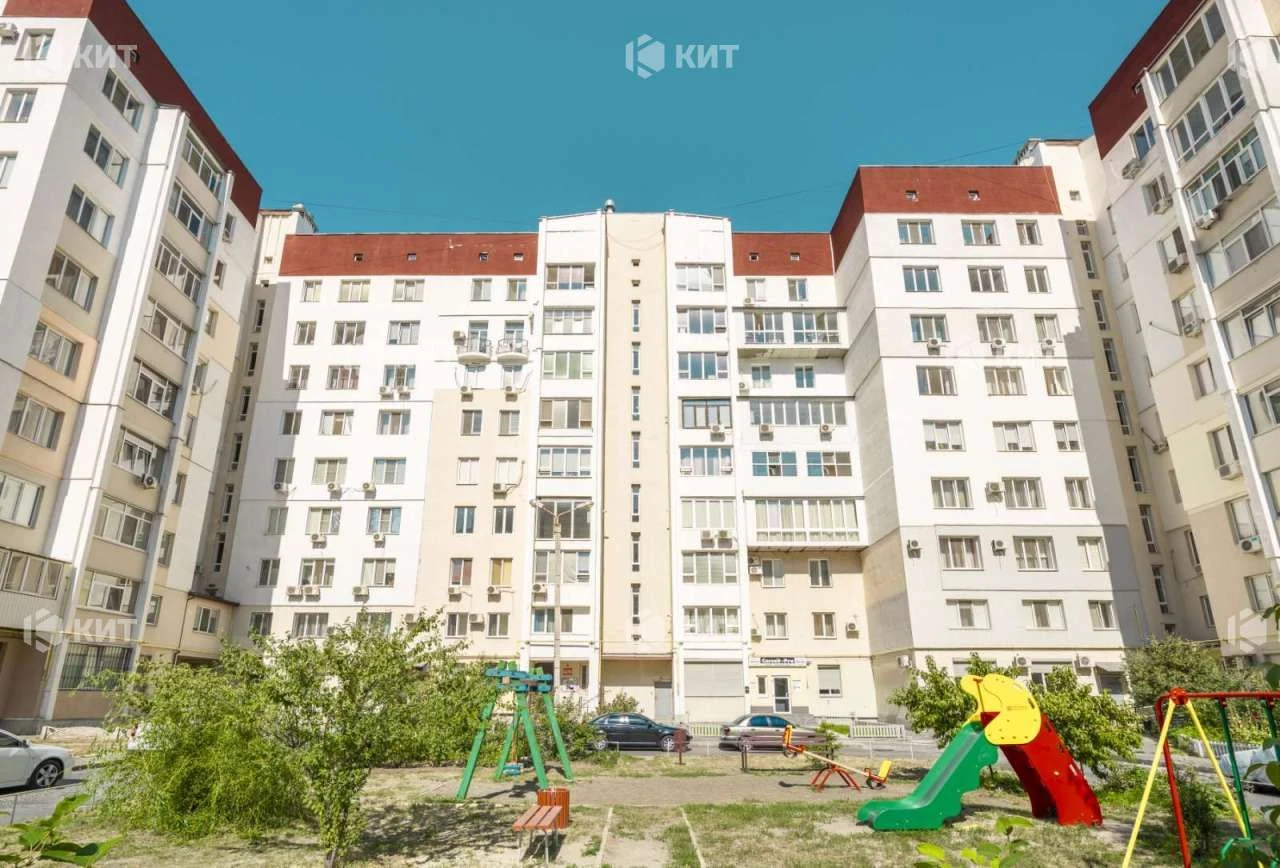 1к. 38 м2, проспект Захисників України