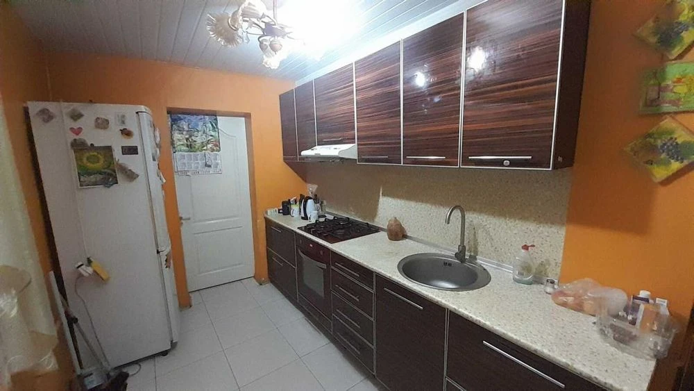 Urgent sale of a house for two families, Dniprovsky district