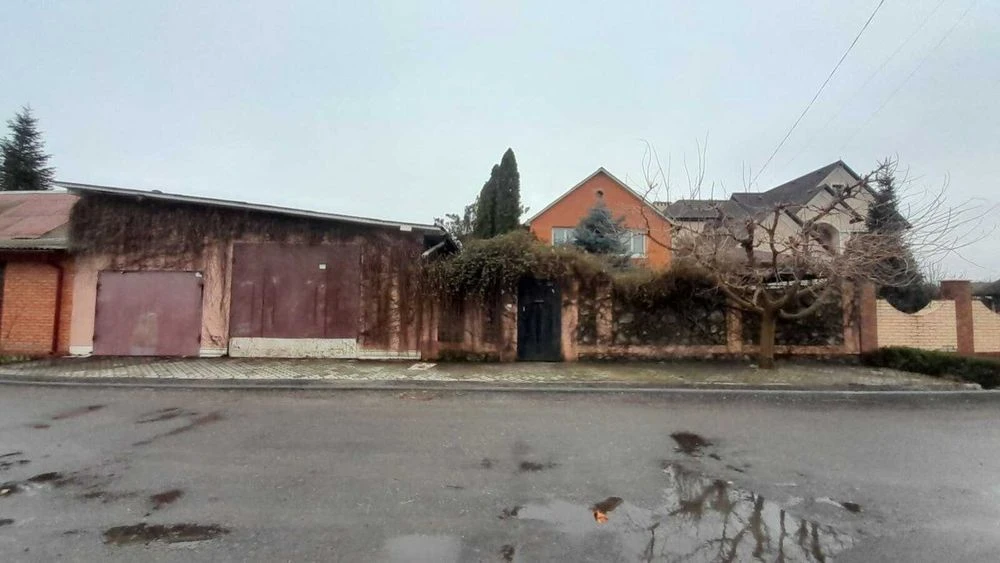 Urgent sale of a house for two families, Dniprovsky district