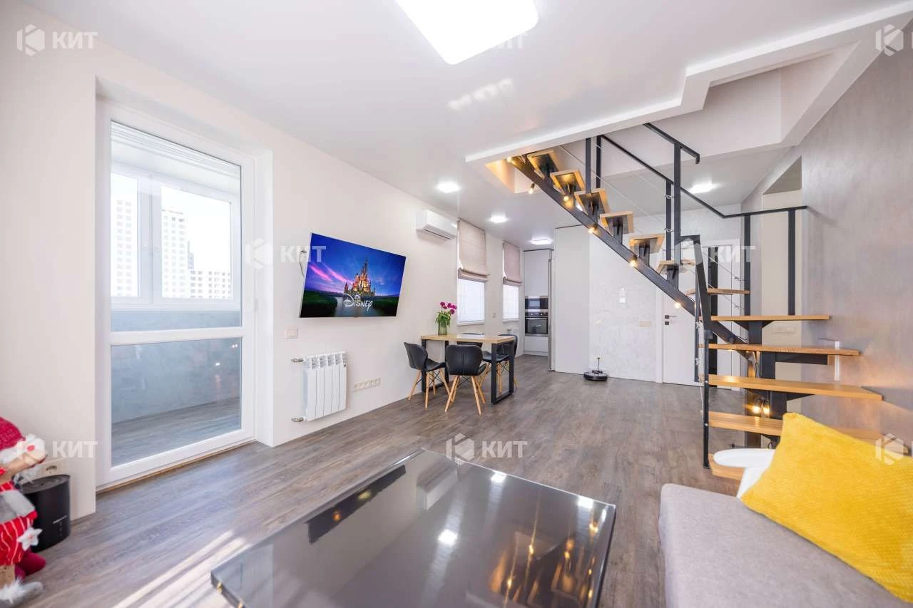 3 rooms, 73 m2, Center (Vosstaniya, Zashytnykiv Ukrainy, Iksrynsky Residence)