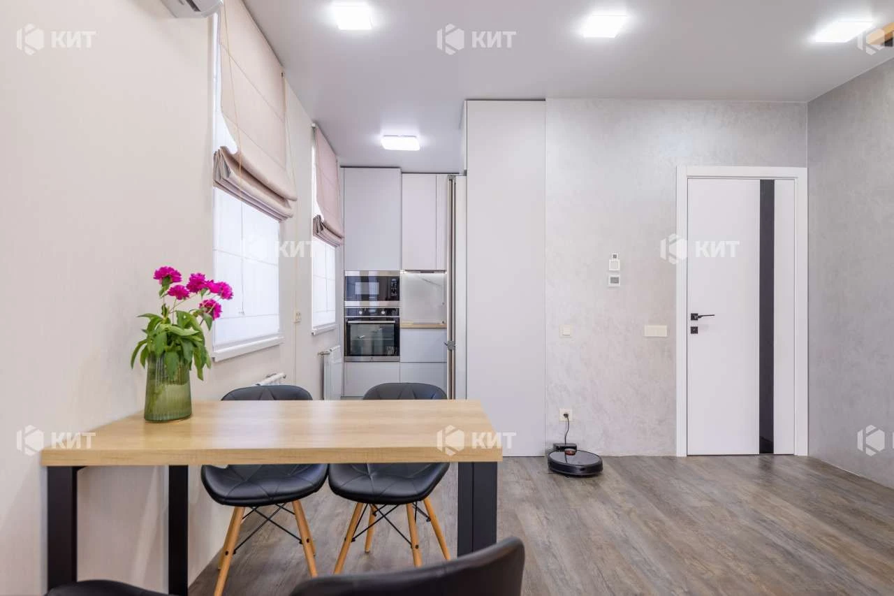 3 rooms, 73 m2, Center (Vosstaniya, Zashytnykiv Ukrainy, Iksrynsky Residence)