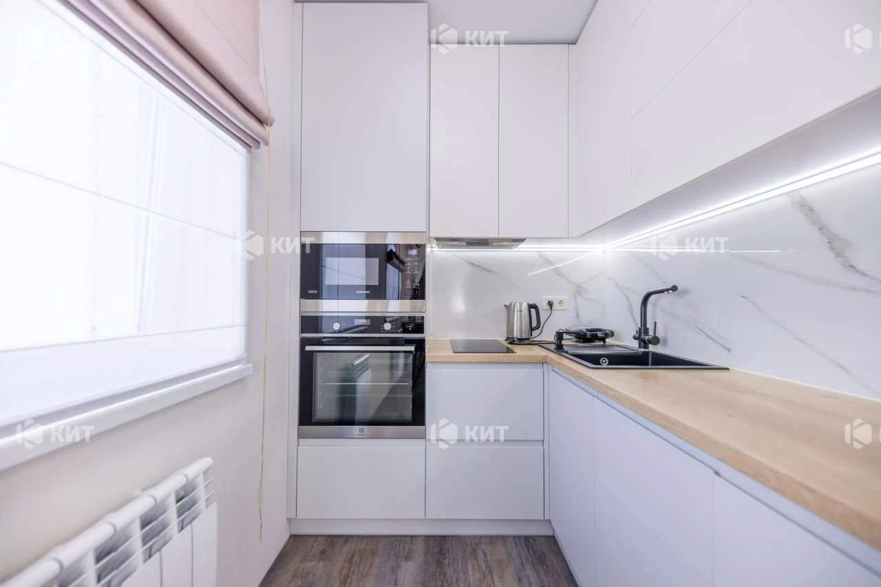 3 rooms, 73 m2, Center (Vosstaniya, Zashytnykiv Ukrainy, Iksrynsky Residence)