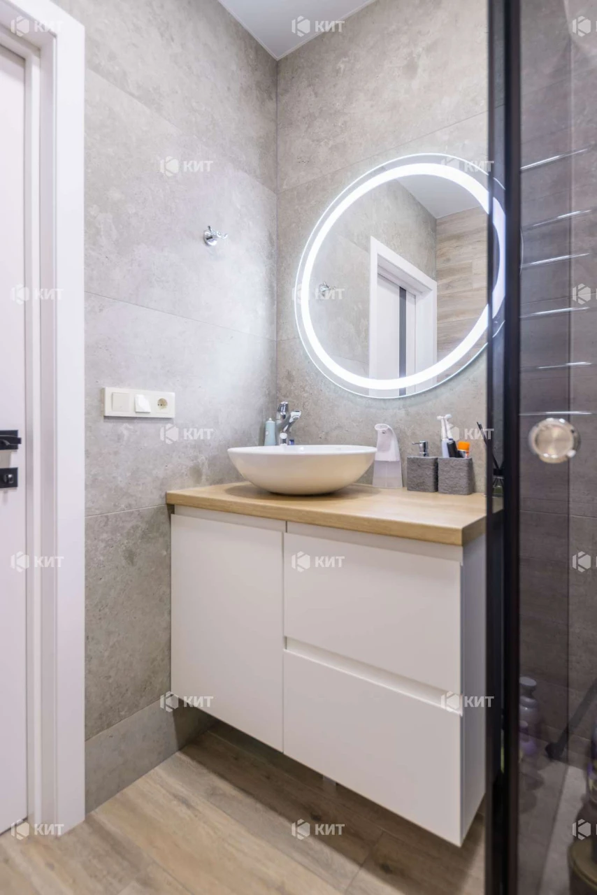 3 rooms, 73 m2, Center (Vosstaniya, Zashytnykiv Ukrainy, Iksrynsky Residence)