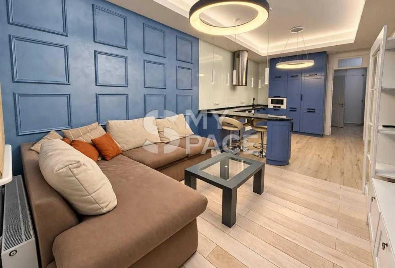 2-room apartment 76 sq.m. on Labornaya Street, Alter Ego metro station