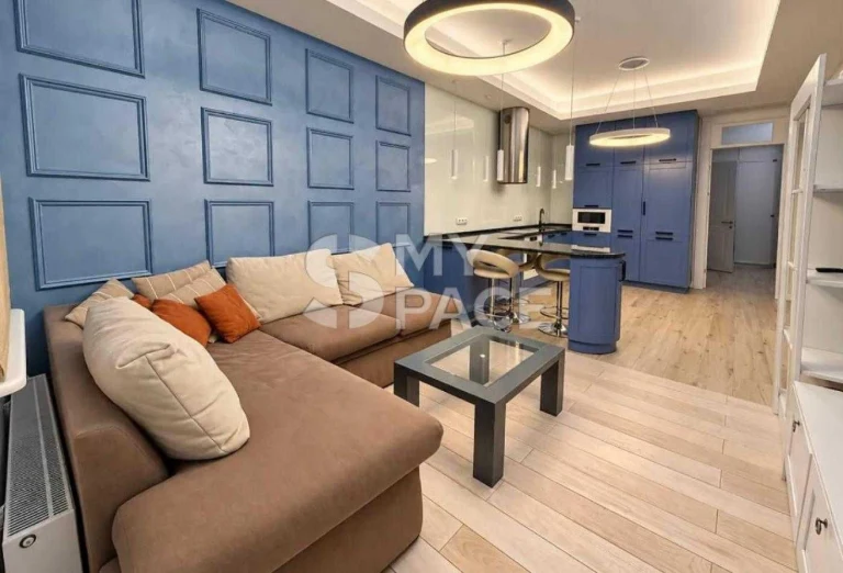 2-room apartment 76 sq.m. on Labornaya Street, Alter Ego metro station