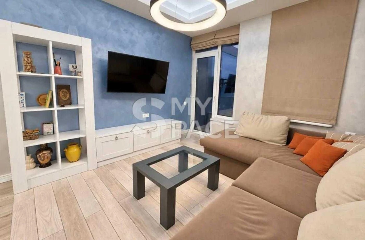 2-room apartment 76 sq.m. on Labornaya Street, Alter Ego metro station