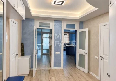 2-room apartment 76 sq.m. on Labornaya Street, Alter Ego metro station
