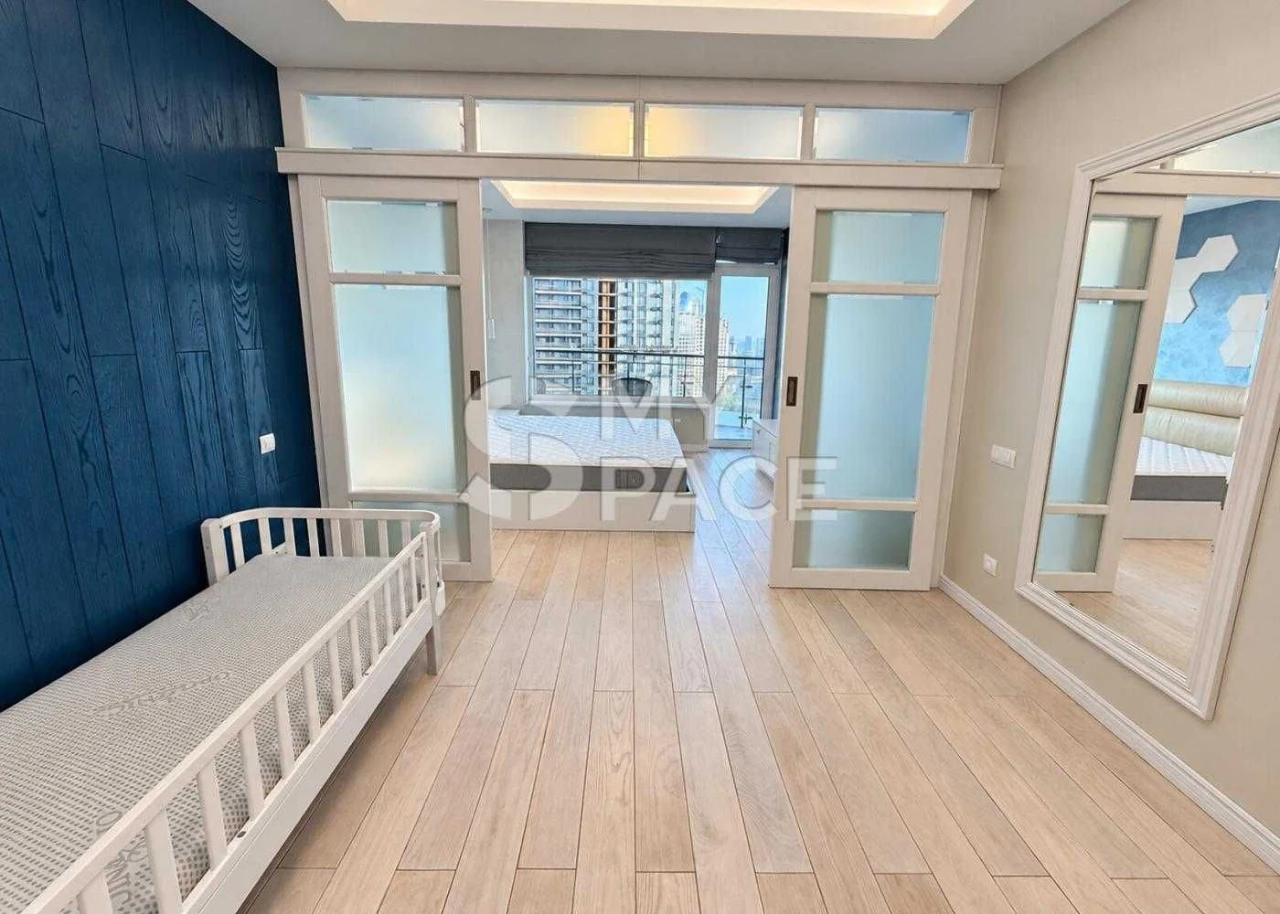 2-room apartment 76 sq.m. on Labornaya Street, Alter Ego metro station
