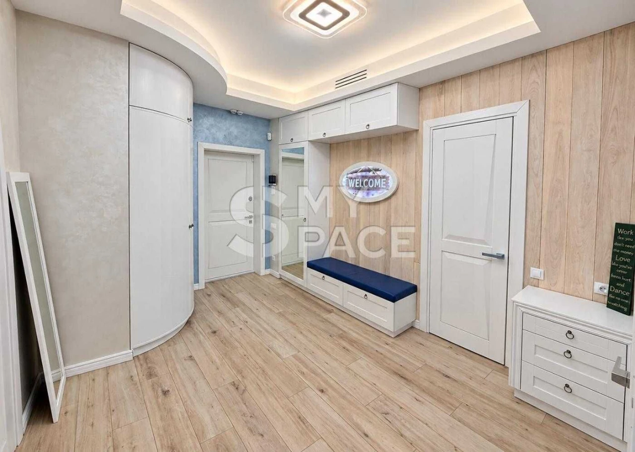 2-room apartment 76 sq.m. on Labornaya Street, Alter Ego metro station