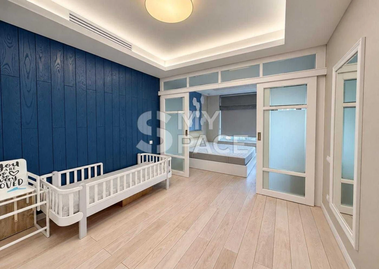 2-room apartment 76 sq.m. on Labornaya Street, Alter Ego metro station