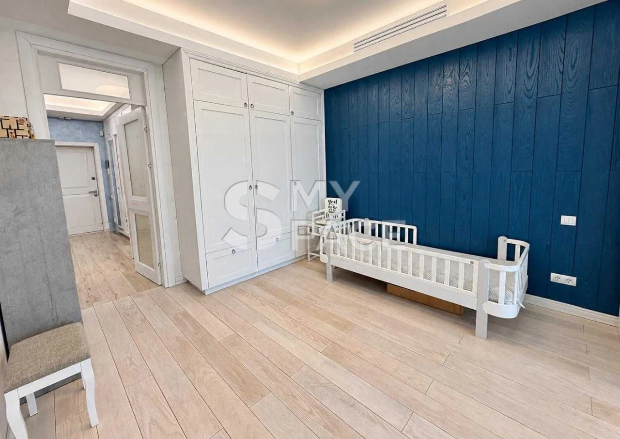 2-room apartment 76 sq.m. on Labornaya Street, Alter Ego metro station