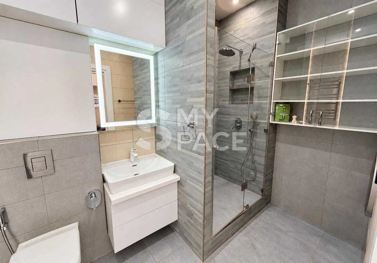 2-room apartment 76 sq.m. on Labornaya Street, Alter Ego metro station
