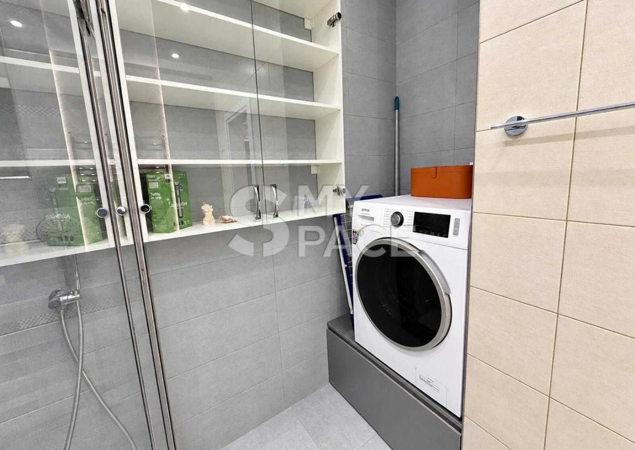 2-room apartment 76 sq.m. on Labornaya Street, Alter Ego metro station
