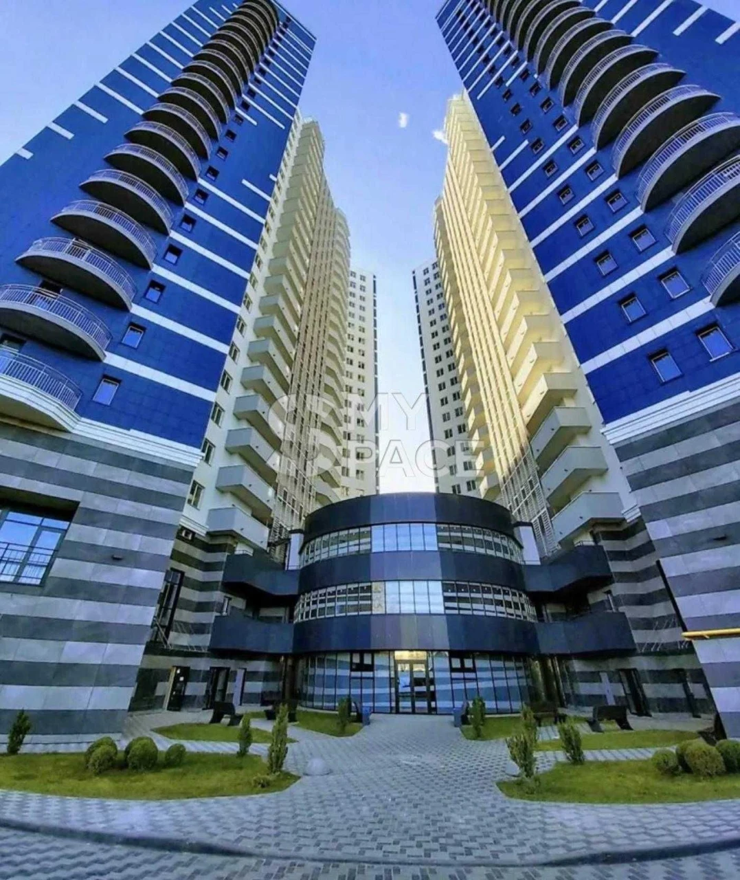 2-room apartment 76 sq.m. on Labornaya Street, Alter Ego metro station
