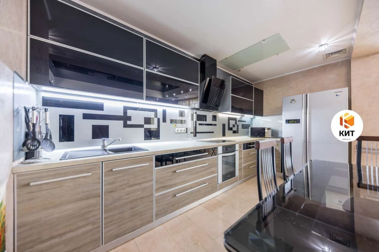 3-кімнатна, 125 м2, Центр (вул. Культури, метро Научна, ЖК Олимп)