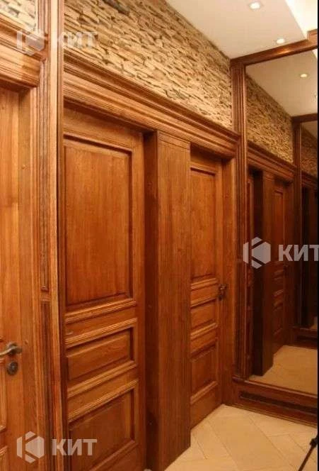 2 ап. 100м2, Центр, м. Повстання (Восстания, Защитников Украины