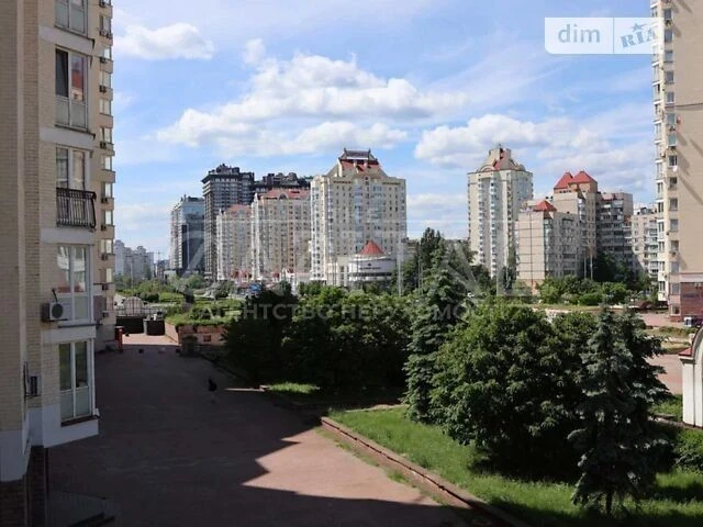 Продаж 3к квартири 149 кв. м на просп. Володимира Івасюка ПР