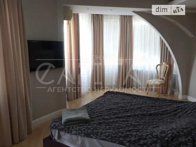 Продаж 3к квартири 149 кв. м на просп. Володимира Івасюка ПР