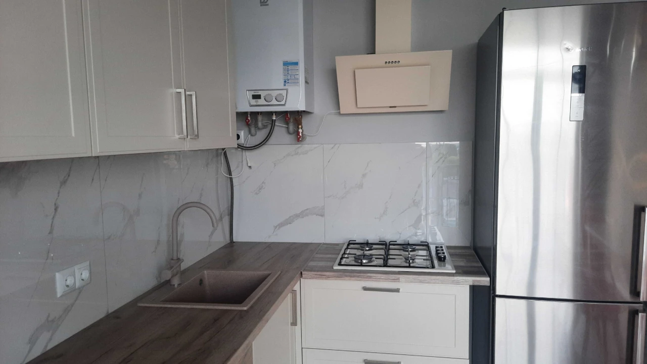 Продаж! Продам 1-кімнатну квартиру з євроремонтом, меблями та побутовою технікою