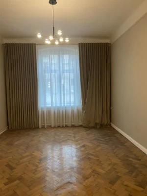 Продается 3-комнатная квартира в центре
