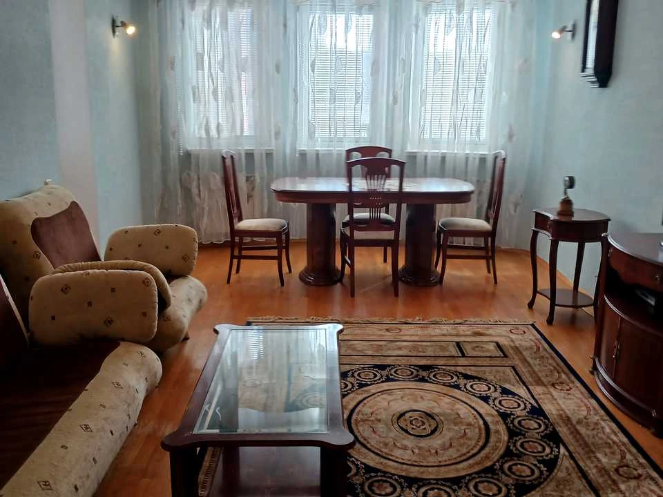 Apartment. Saperno-Slobidska St.