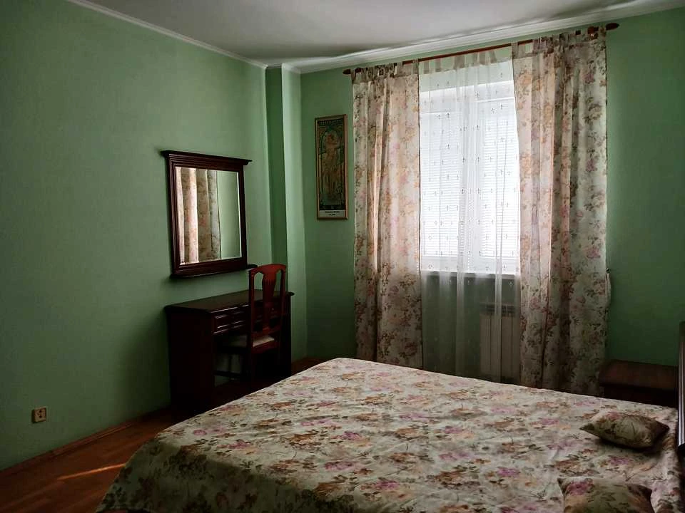 Apartment. Saperno-Slobidska St.